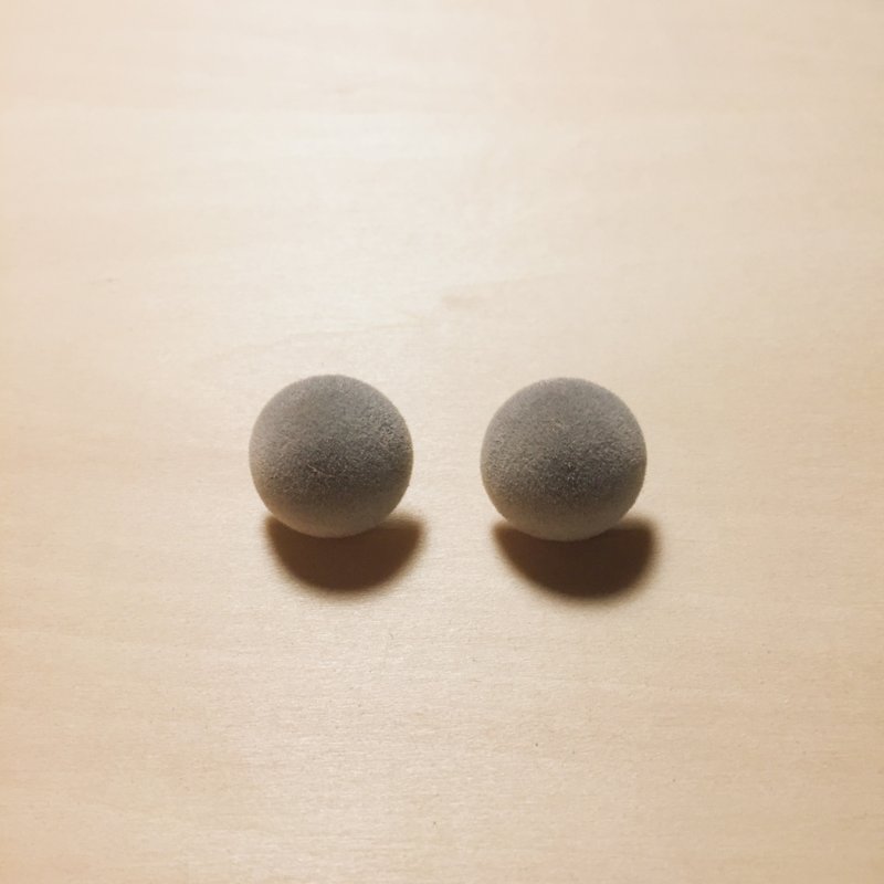 復古灰絨布丸子耳環 - 耳環/耳夾/耳骨夾 - 其他材質 灰色