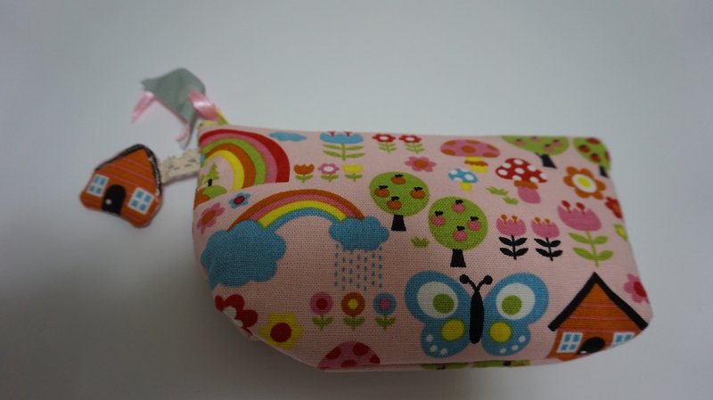 Warm pouch series - Strawberry cosmetic bag (the world is one) - กระเป๋าเครื่องสำอาง - ผ้าฝ้าย/ผ้าลินิน 