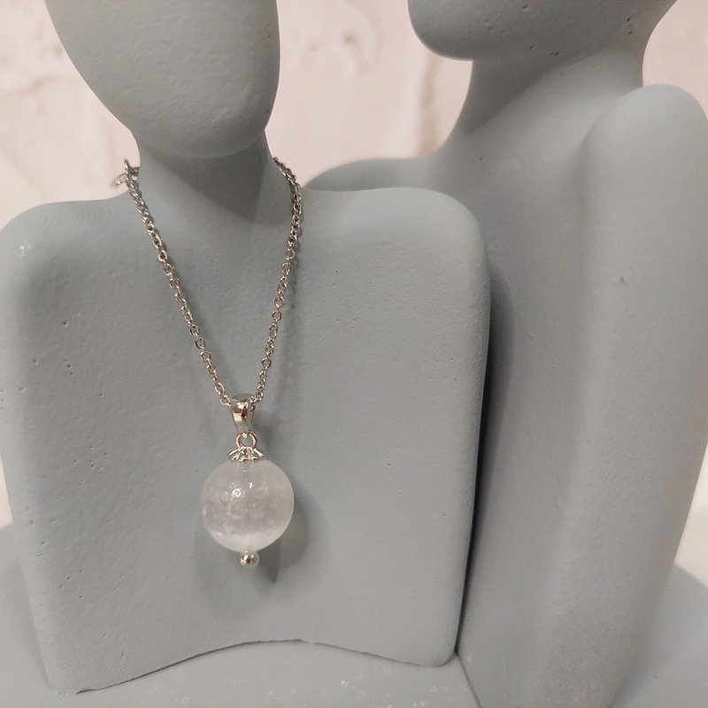 Natural translucent plaster necklace - สร้อยคอ - เครื่องเพชรพลอย สีใส