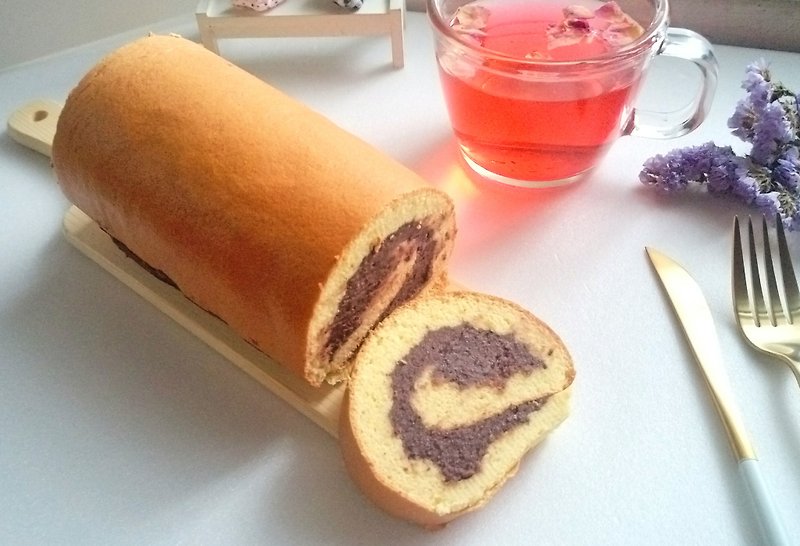 Red bean cake roll new offer ing - เค้กและของหวาน - อาหารสด สีแดง
