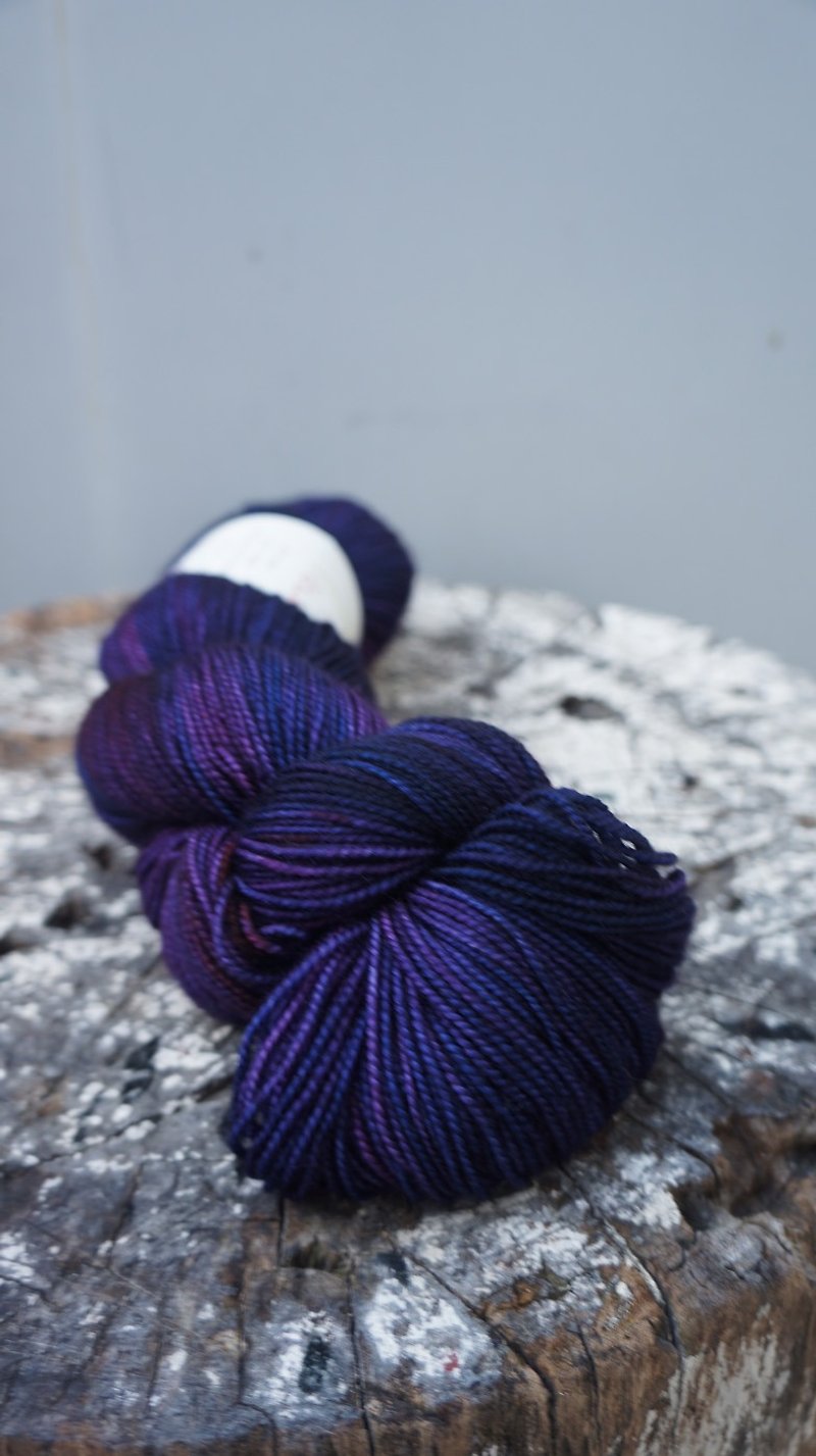 手染線。紫羅蘭(Sock yarn) - 編織/刺繡/羊毛氈/縫紉 - 羊毛 