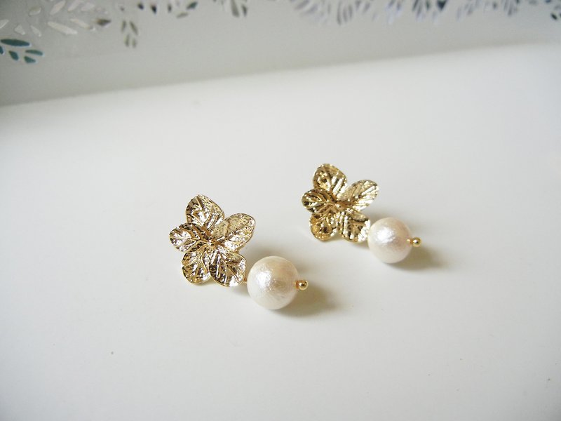 *coucoubird*Hydrangea pearl earrings - ต่างหู - ทอง 24 เค สีทอง