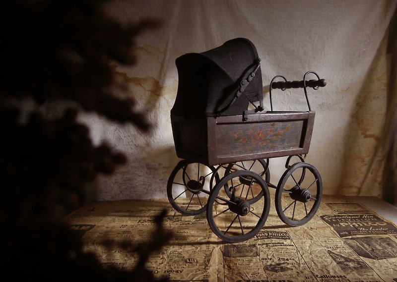 [OLD-TIME] Early Italian hand-painted baby carriage ornaments - ของวางตกแต่ง - วัสดุอื่นๆ หลากหลายสี