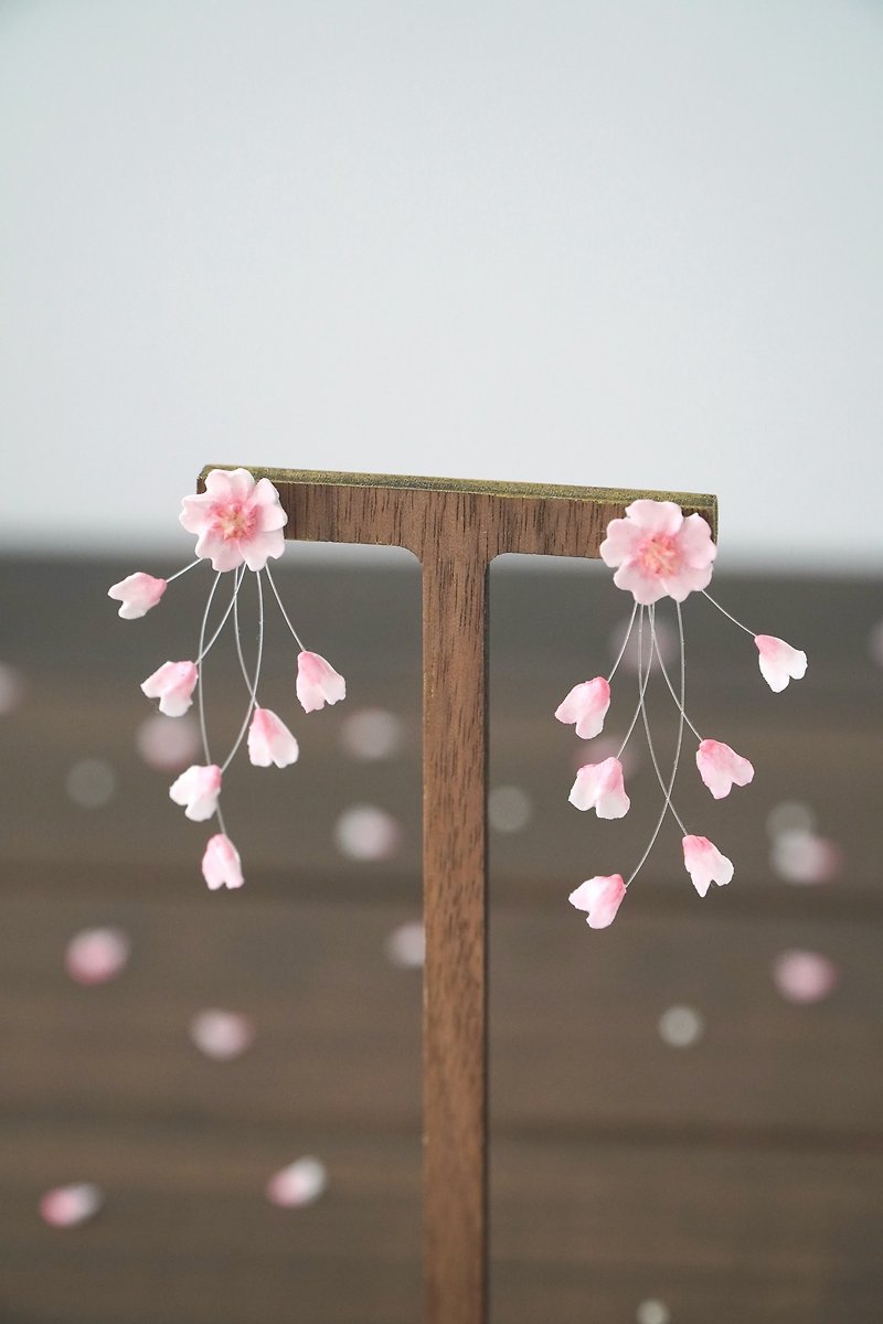 【Seasonal Exclusive】Sakura in Breeze Earrings/ Clip on (Pink) - Earrings & Clip-ons - Clay Pink