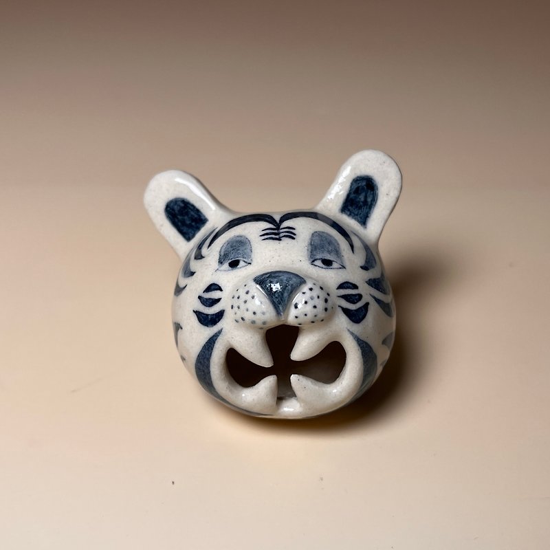 Tangyuan tiger head incense seat - blue and white - Fragrances - Pottery 