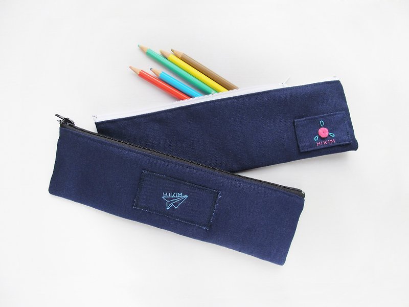 [Hand-embroidered] small rose tableware bag / YKK zipper Taiwan canvas hand-embroidered pencil case storage bag - Toiletry Bags & Pouches - Cotton & Hemp Blue