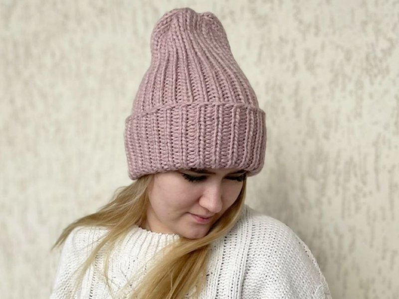 Warm handmade knitted hat | レディース帽子 - Hats & Caps - Other Materials Pink