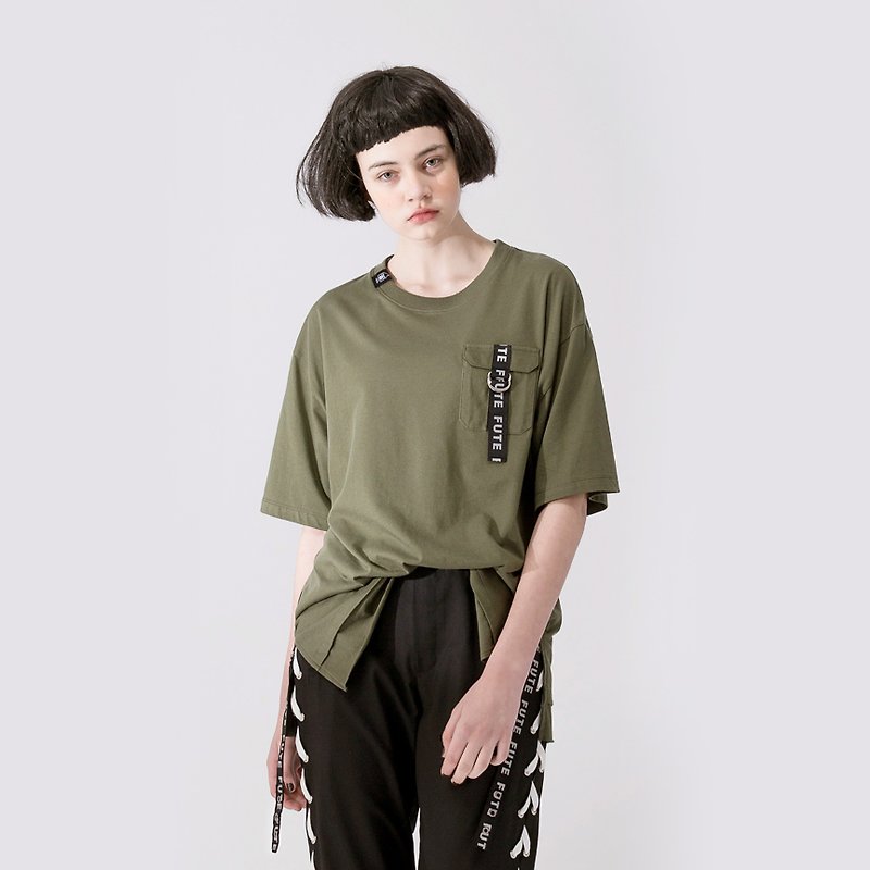 UNISEX T SHIRT WITH POCKET - เสื้อผู้หญิง - ผ้าฝ้าย/ผ้าลินิน สีเขียว