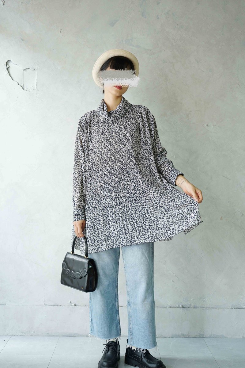 尋寶古著-小清新白底小花壓摺翻領傘版洋裝上衣 - 洋裝/連身裙 - 聚酯纖維 白色