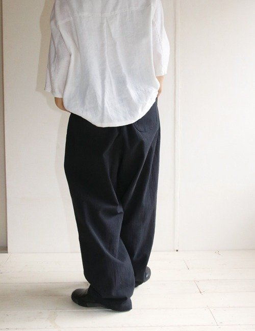 shiun(シウン) ONLINE STORE / LINEN STRAIGHT TUCK TROUSERS