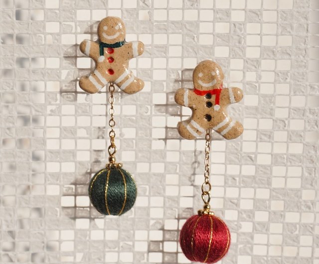 ジンジャーマンのピアス　ハンドメイド　クリスマス ジンジャーブレッドマン×クリスマスボール 2WAYピアス／イヤリング