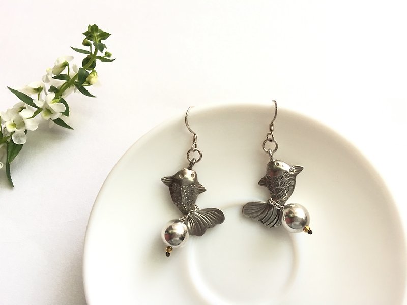Ops Fish Silver Handmade Jewelry Hook Earrings - ต่างหู - โลหะ สีเงิน