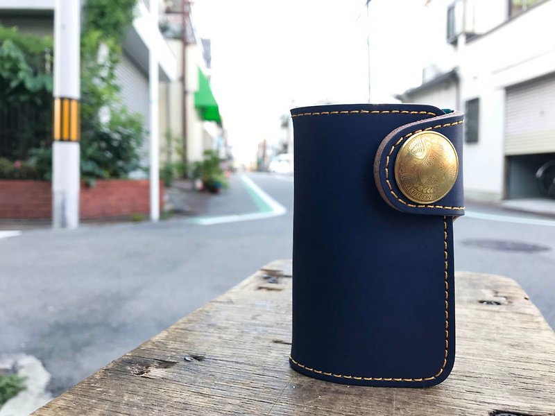 TWO FOLD Adult casual blue two-fold key case Men's concho button TFK-NT-CAl - ที่ห้อยกุญแจ - หนังแท้ สีน้ำเงิน