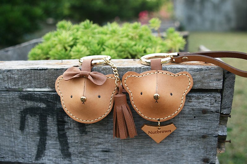 [Customized Gift] Handmade Genuine Leather-Couple Bear Keychain/Customized Engraved English Name - Keychains - Genuine Leather Brown