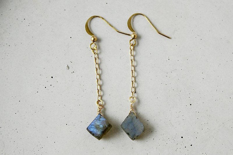 Labradorite stone earrings - 14K gold ear hook Note -*solitary*- Crystal hypoallergenic - ต่างหู - เครื่องเพชรพลอย สีน้ำเงิน