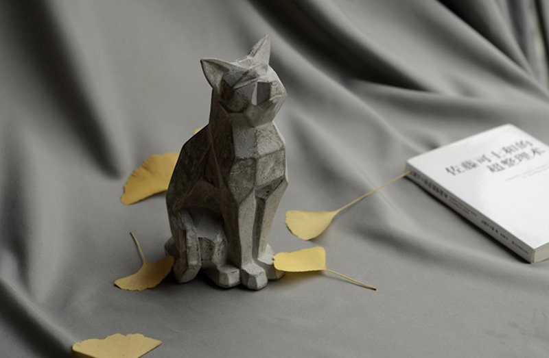 Japanese watch cat 1:1 large size clear Cement geometric cat decoration - Items for Display - Cement Gray