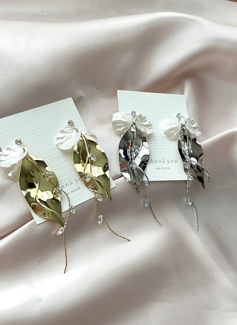 [Botanical charm] Wedding Bridal Bride Leaf Charm Gold Silver Party Dress Flower lover - ต่างหู - โลหะ สีทอง