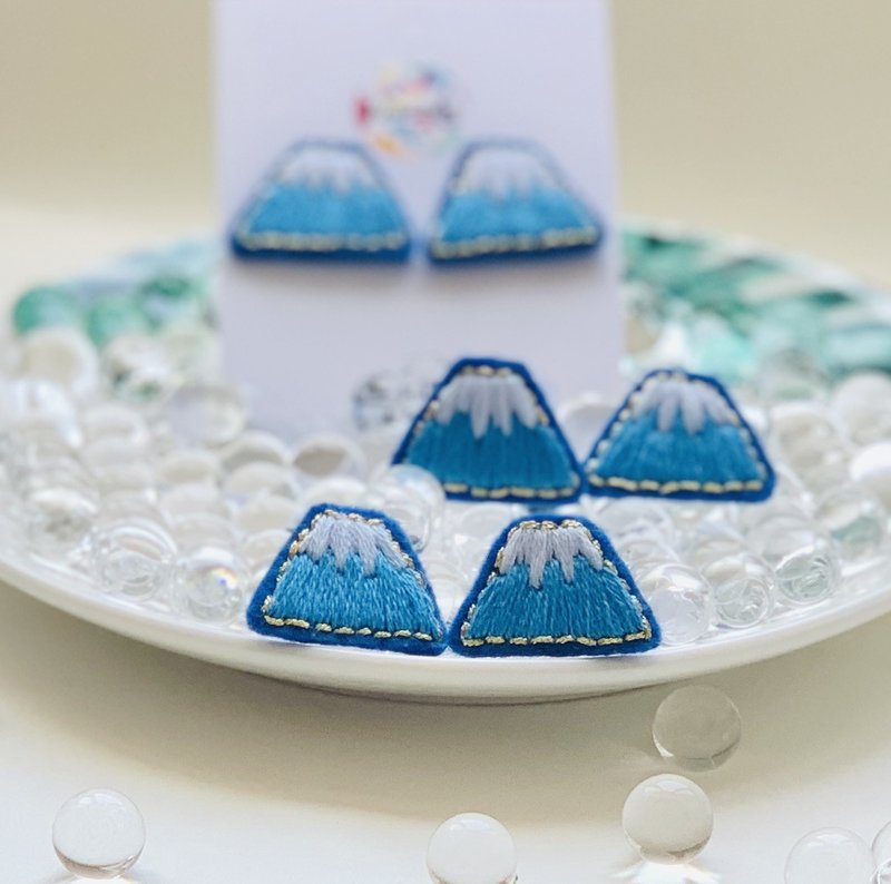 富士山刺繡耳環 - 耳環/耳夾/耳骨夾 - 繡線 