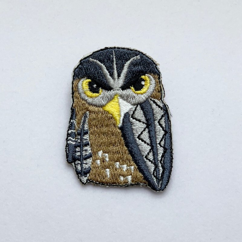 [Forest Animal Series] Q version of the big crown eagle embroidered pin - Badges & Pins - Thread Black