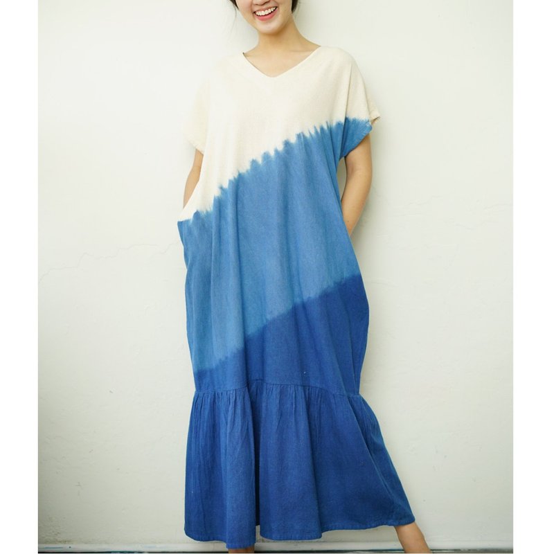 V-Neck 3 Tone Dress - 短袖紮染連身裙 - 洋裝/連身裙 - 棉．麻 藍色