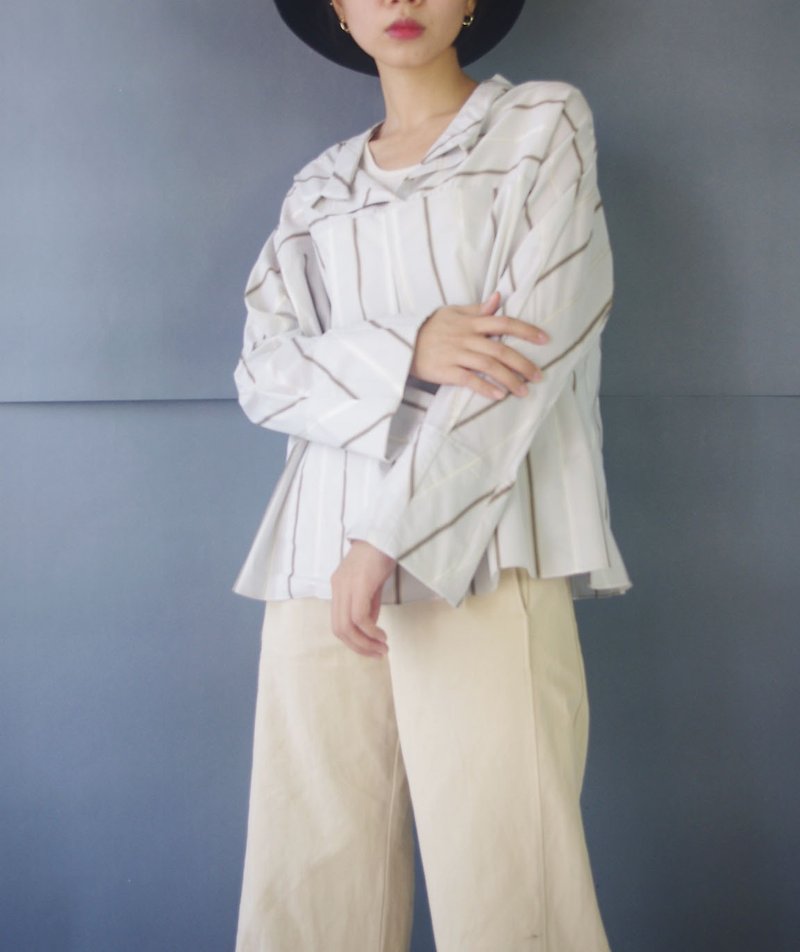 Handmade - gray horizontal stripes intellectual wide collar sleeves design shirt top - เสื้อผู้หญิง - ผ้าฝ้าย/ผ้าลินิน ขาว
