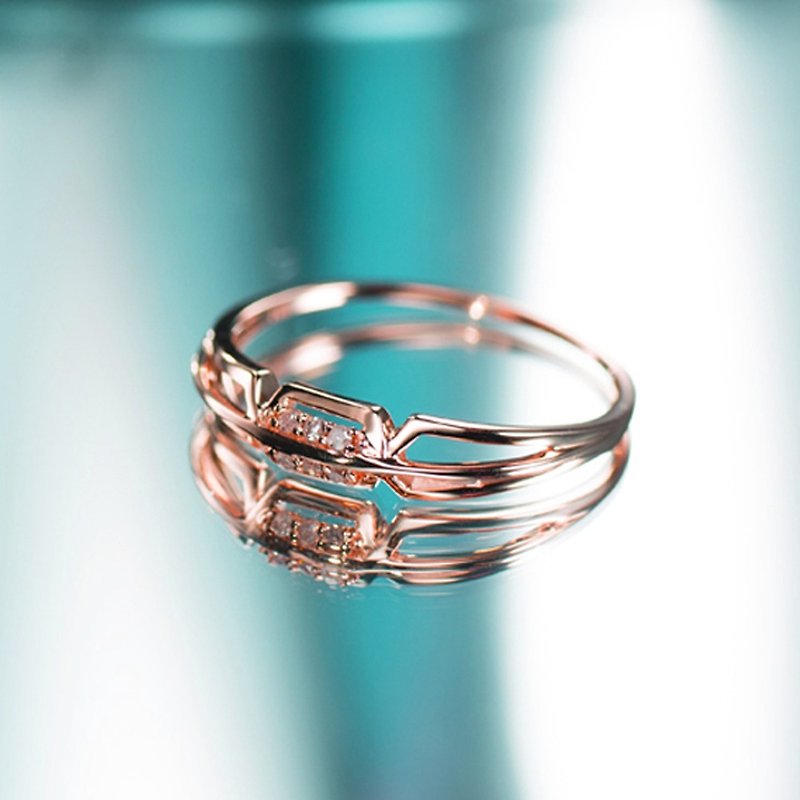 Simple Engagement Ring, Small Diamond Minimalist Wedding Band, Dainty Gold Ring - แหวนทั่วไป - เพชร สีทอง
