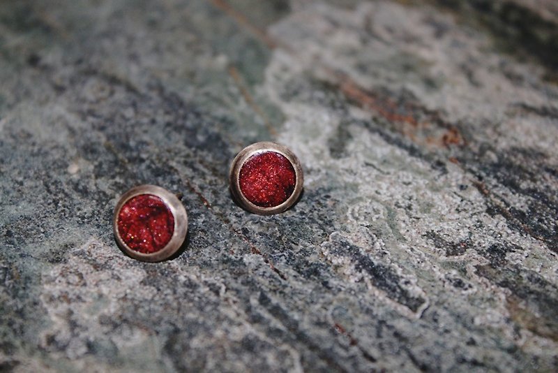 Textured dark red sterling silver round pin earrings - ต่างหู - ดินเผา สีแดง