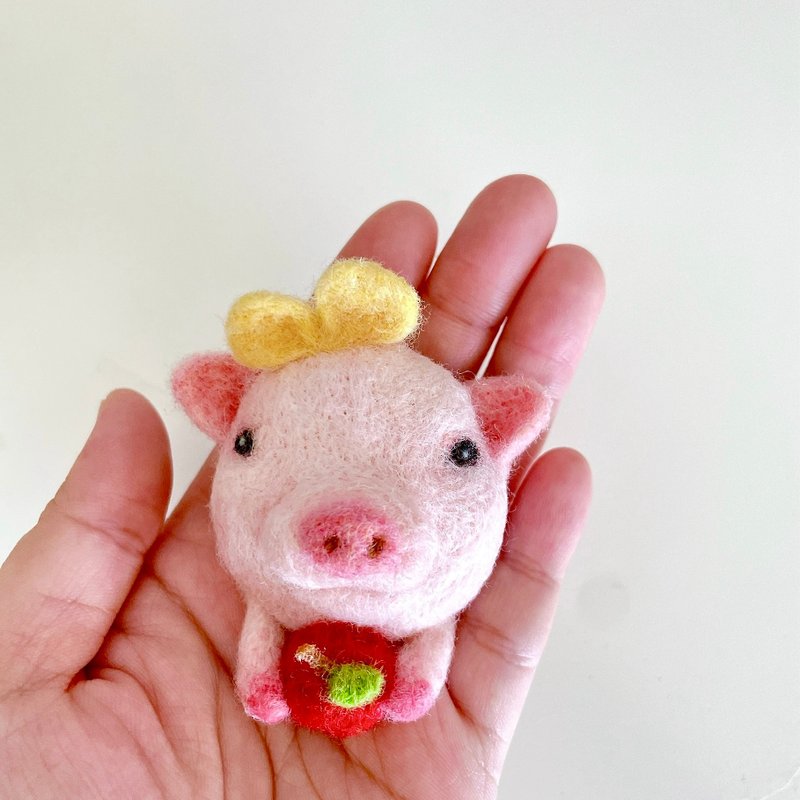 Needlefelt pig Brooch / Handmade / Limited Quantity - เข็มกลัด - ขนแกะ 