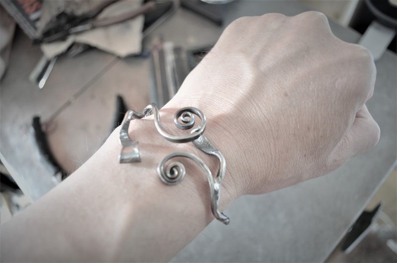 Titanium bracelet・Tsuta - Bracelets - Other Metals Silver