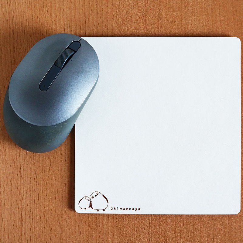 Free name engraving, long-tailed tit parent and child, leather white mouse pad, made in Japan, pure white cowhide, vegetable tanned, birthday, Christmas, job celebration - แผ่นรองเมาส์ - หนังแท้ ขาว