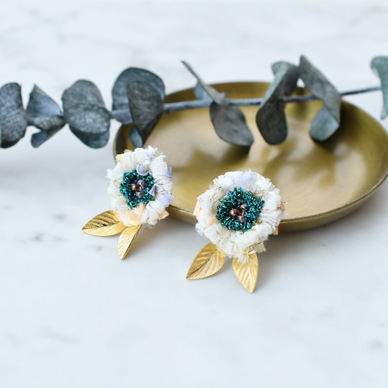 African daisy tassel earrings / White green - ต่างหู - ผ้าฝ้าย/ผ้าลินิน ขาว