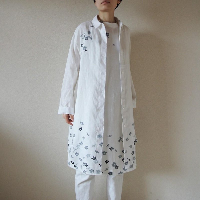 リネン・ロングシャツ　白 墨濃淡 - 女裝 上衣 - 棉．麻 白色