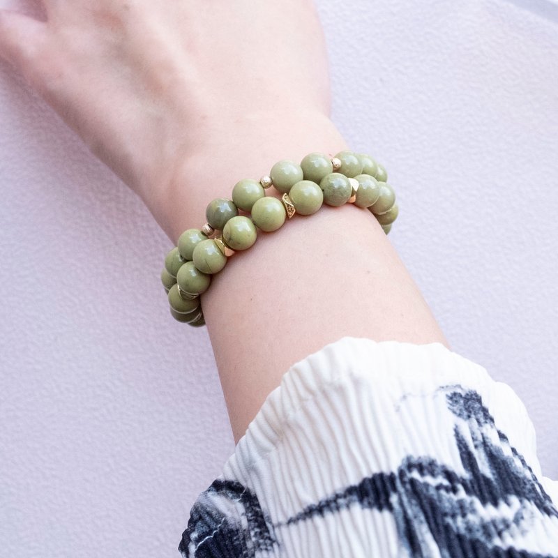 【Fans 30%off】Alashan Agate genuine gemstones stretch bracelet b-day gift for her - สร้อยข้อมือ - คริสตัล สีเขียว