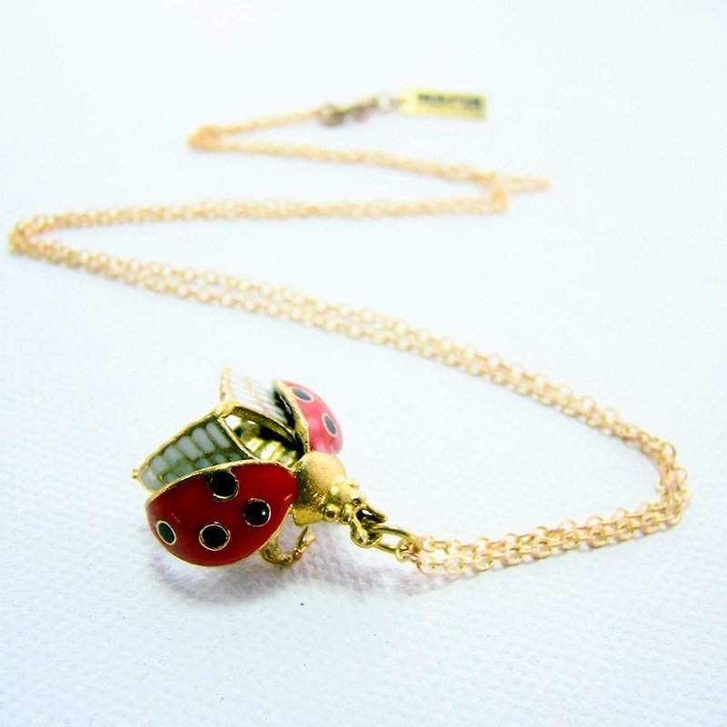 Lady bug pendant in brass and enamel color ,Rocker jewelry ,Skull jewelry,Biker jewelry - สร้อยคอ - โลหะ 
