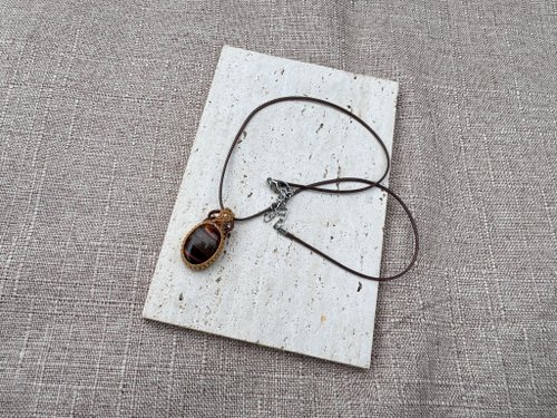 Flower Secret 230457 Macrame 紅虎眼 編織 頸鍊