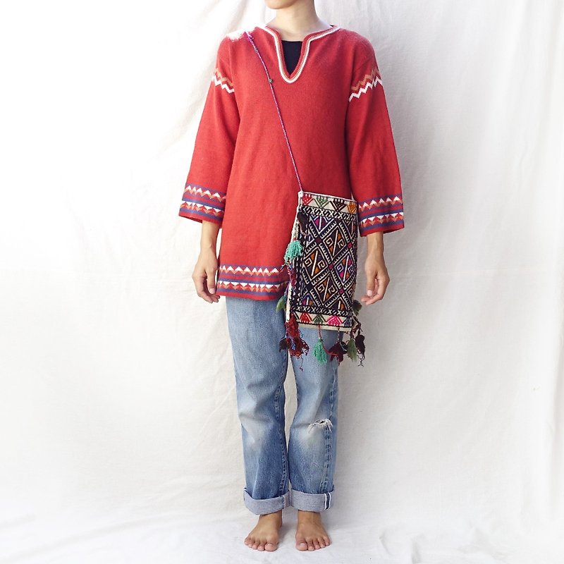 BajuTua /古著/ 70's 美國製 磚紅色圖騰滾邊毛衣 - 毛衣/針織衫 - 壓克力 紅色