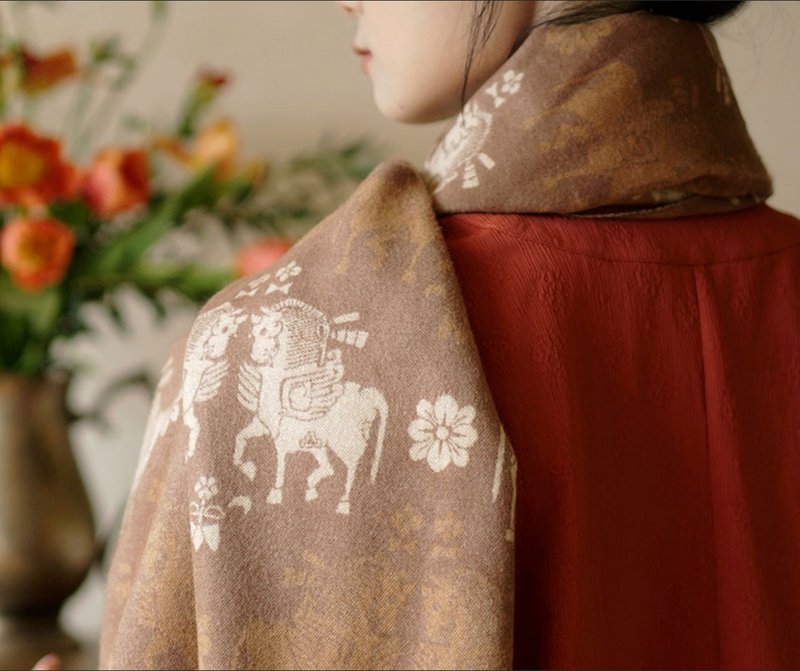 【Tang Style Winged Horse】 New Chinese Retro Pattern Double-Sided Hanfu Shawl - ผ้าพันคอถัก - วัสดุอื่นๆ สีนำ้ตาล