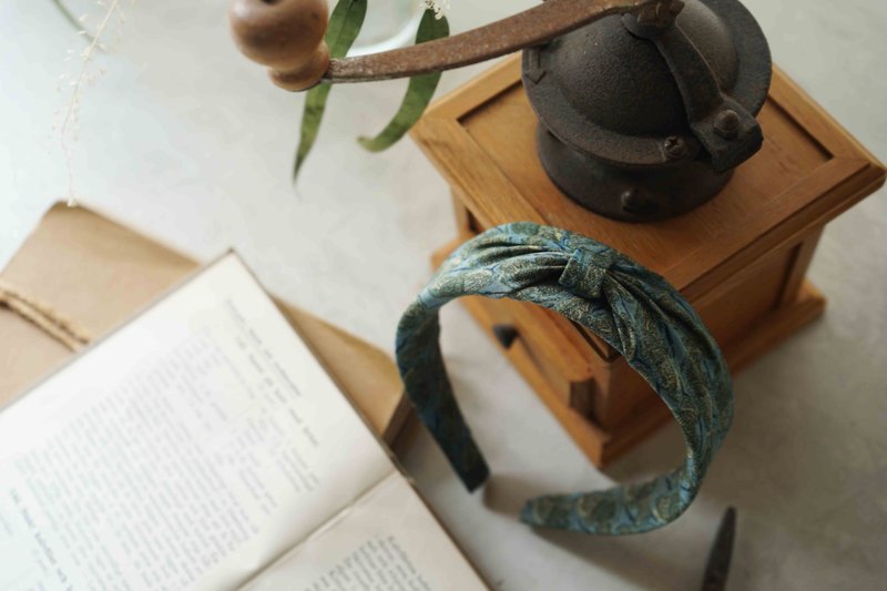 Antique tie transformed into handmade hairband-Celine-Tropical Rainforest Grass Green-Mother's Day Gift - ที่คาดผม - ผ้าไหม สีเขียว