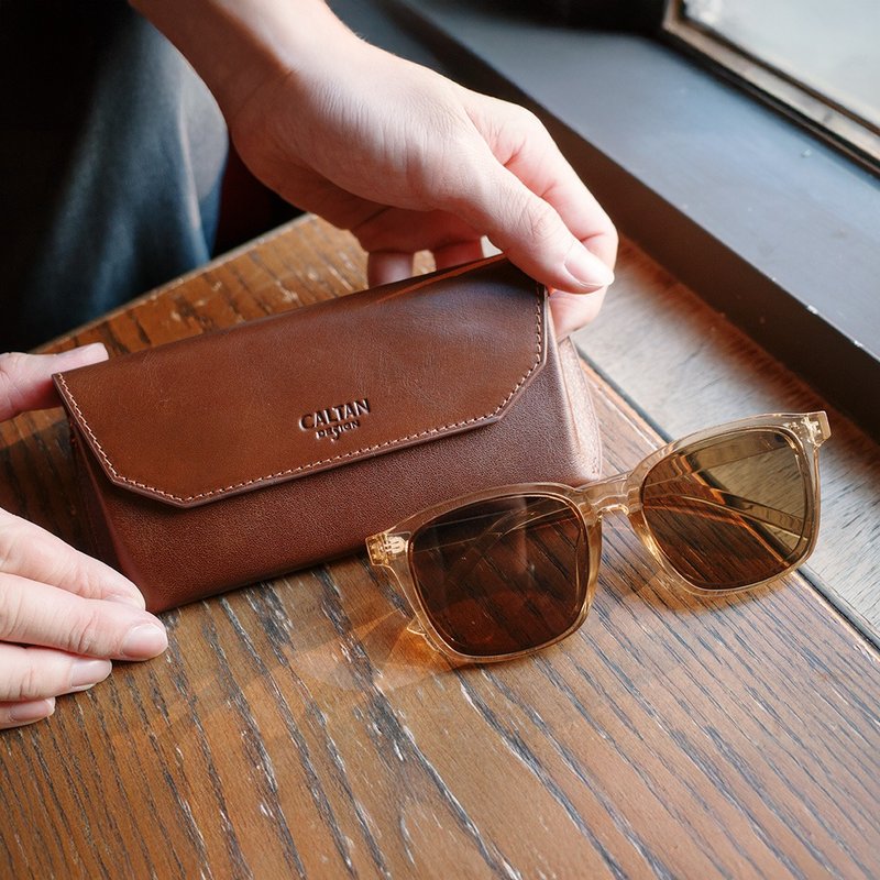 【24hr Express Shipping】Minimalist Envelope Genuine Leather Hard Case for Glasses/Sunglasses - Two Colors - 075378 - กล่องแว่น - หนังแท้ สีนำ้ตาล