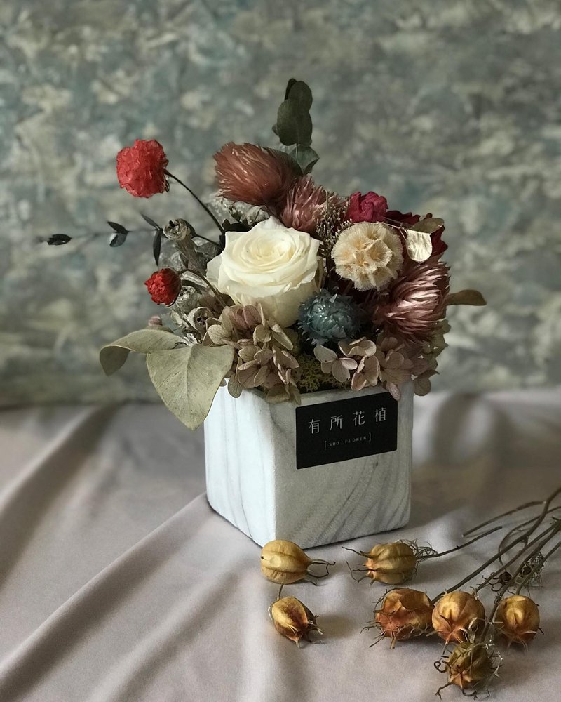不凋花大理石桌花/宅配限雙北地區,跨縣市需自取 - 乾燥花/永生花 - 其他材質 