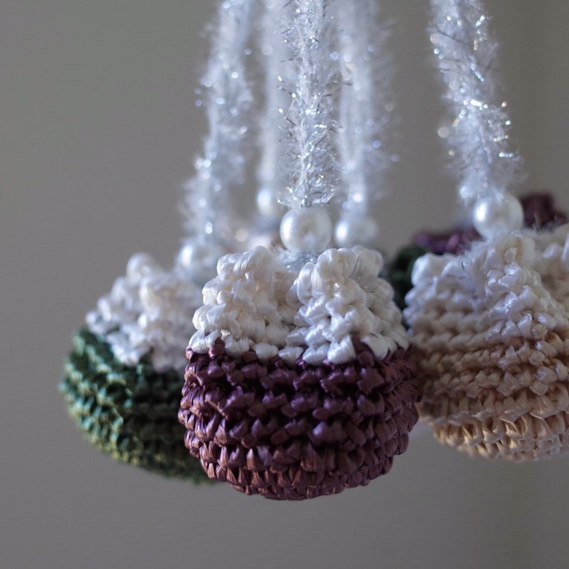 //聖誕限定//束口袋造型小吊飾/束口袋/掛飾/手工鉤織 - 吊飾/掛飾 - 紙 多色