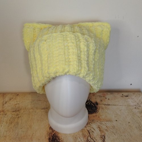 Alternative Crochet Boutique 鉤針貓耳帽。 檸檬色貓耳毛帽。 女士蓬鬆帽子