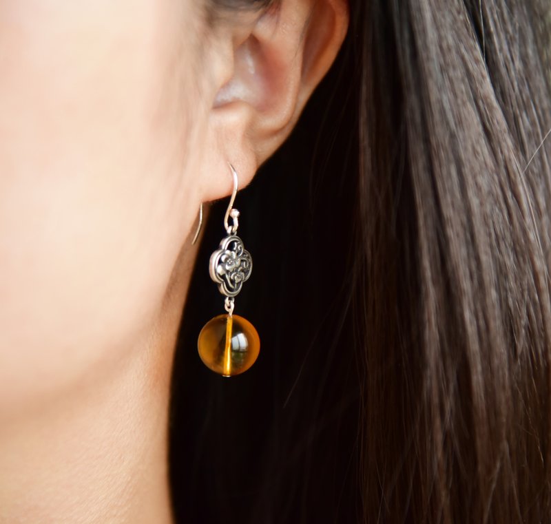 【Blue Amber】Natural Burmese golden blue amber 925 Silver earrings earrings ear clips - ต่างหู - เครื่องเพชรพลอย สีเหลือง