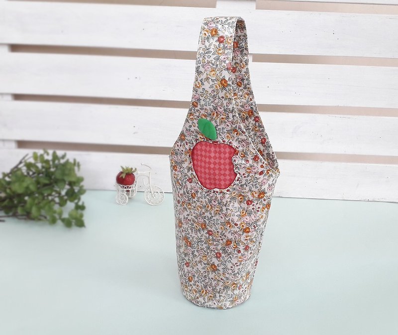 Eco-friendly beverage bag (waterproof cloth) Apple-shaped storage pocket A special straw pocket with a chic design