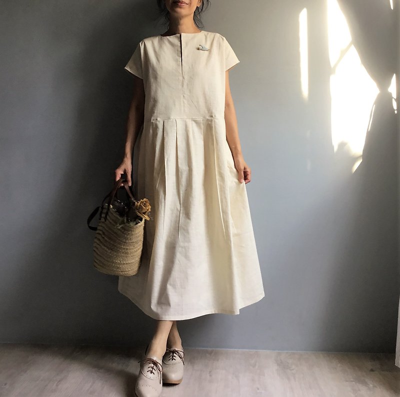 Vanilla Milkshake / Preppy Off-White Linen Open French Sleeve Dress / Dress