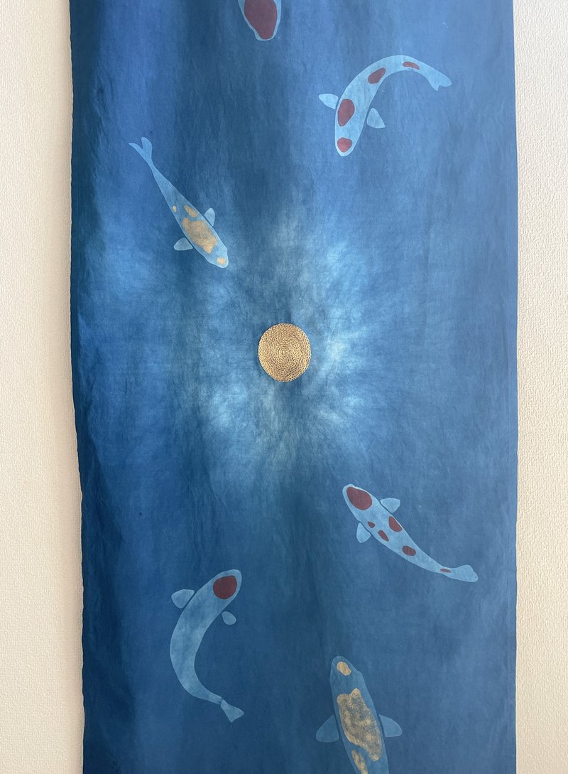 日本製 手染め FULL MOON  錦鯉  JAPANBLUE Tapestry Aizome  藍染タペストリー 絞染 手刺繍 - 壁貼/牆壁裝飾 - 棉．麻 藍色