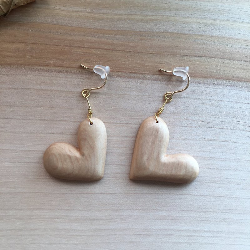 wooden heart pierced earrings - ต่างหู - ไม้ สีนำ้ตาล