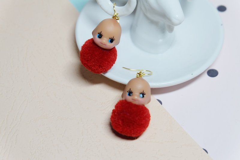 Remade Kewpie Dolls/ doll earrings/Playful decoration/handmade/vintage doll/Kawa - ต่างหู - พลาสติก สีแดง