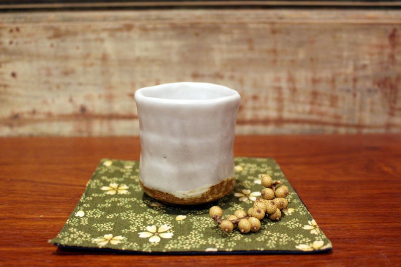 青瓷釉 | 手捏小茶杯 - 茶壺/茶杯/茶具 - 陶 白色