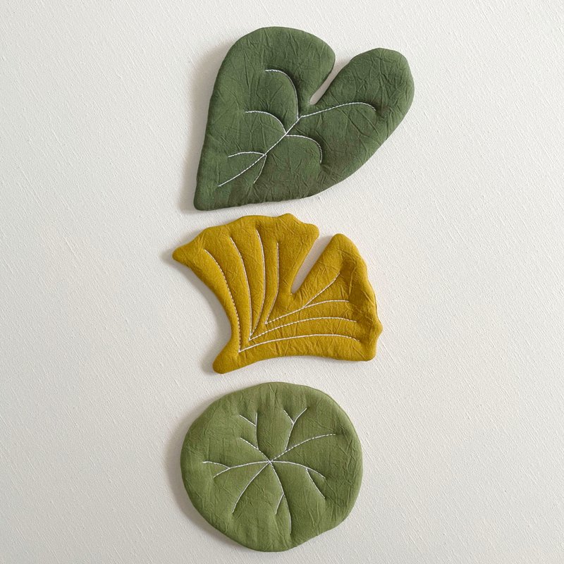 手作觀葉植物杯墊3件組 銀杏 花燭 山烏龜 成品現貨 - 杯墊 - 棉．麻 